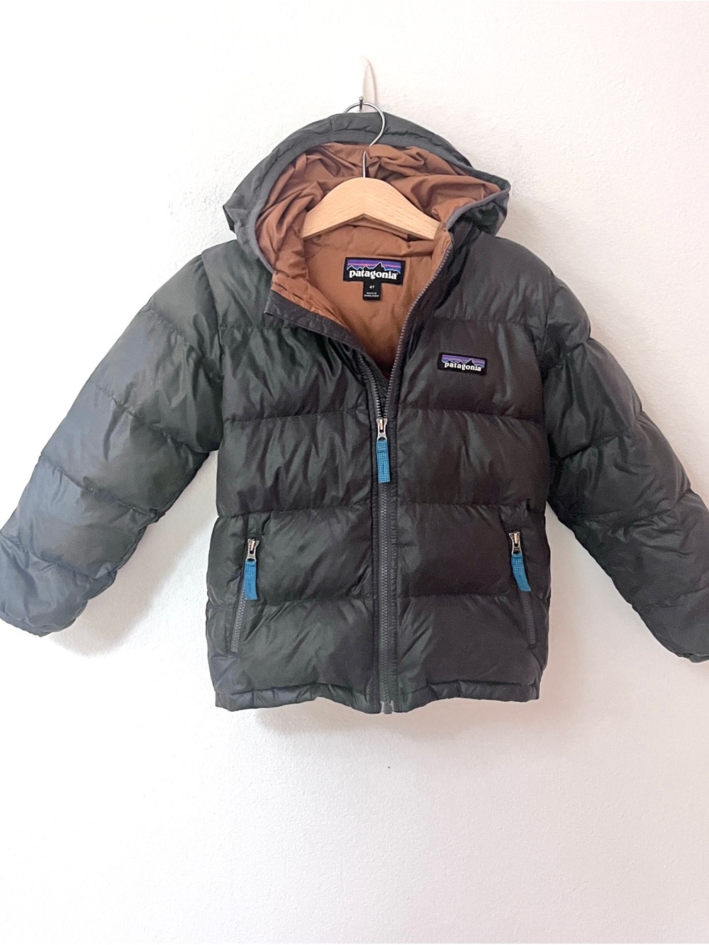 Patagonia Kids / Toddler Hi-Loft Down Sweater Hooded Coat / Puffer Jacket 4T